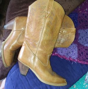Pretty Vintage Cowgirl Boots!